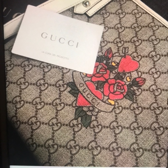 Gucci Handbags - Authentic Gucci monogram messenger crossbody bag